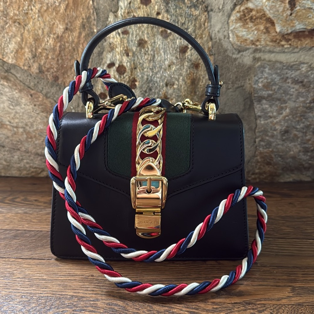 Authentic Gucci Hand Bag Sherry Line Black Leather with crossbody strap - Picture 14 of 17